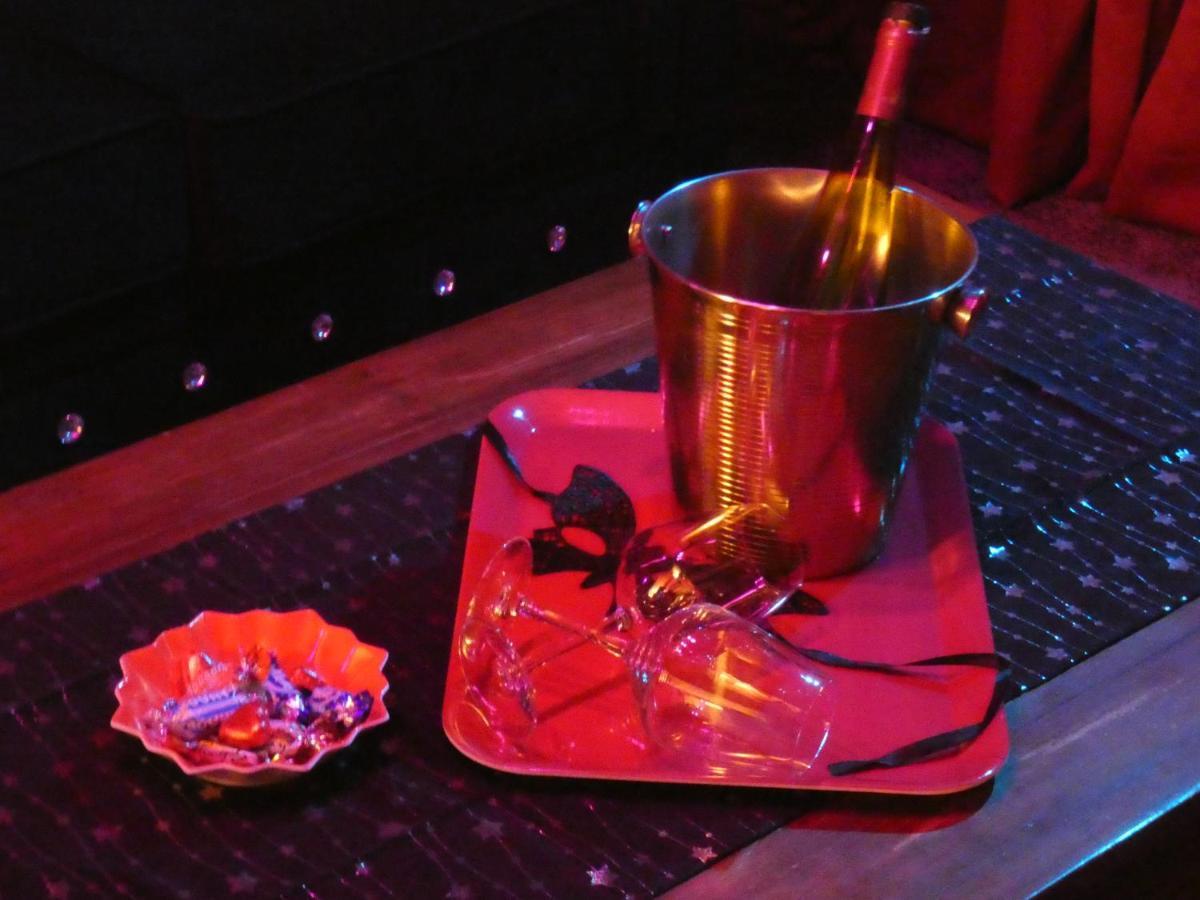Love Room Le Rouge Et Noir Barr Exterior foto