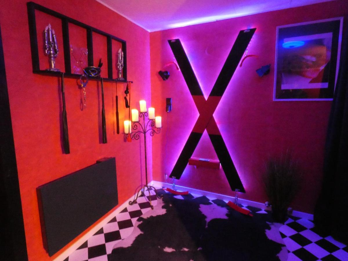 Love Room Le Rouge Et Noir Barr Exterior foto