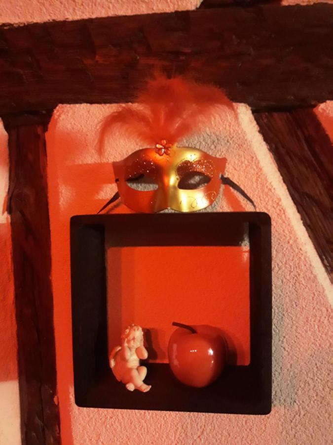 Love Room Le Rouge Et Noir Barr Exterior foto