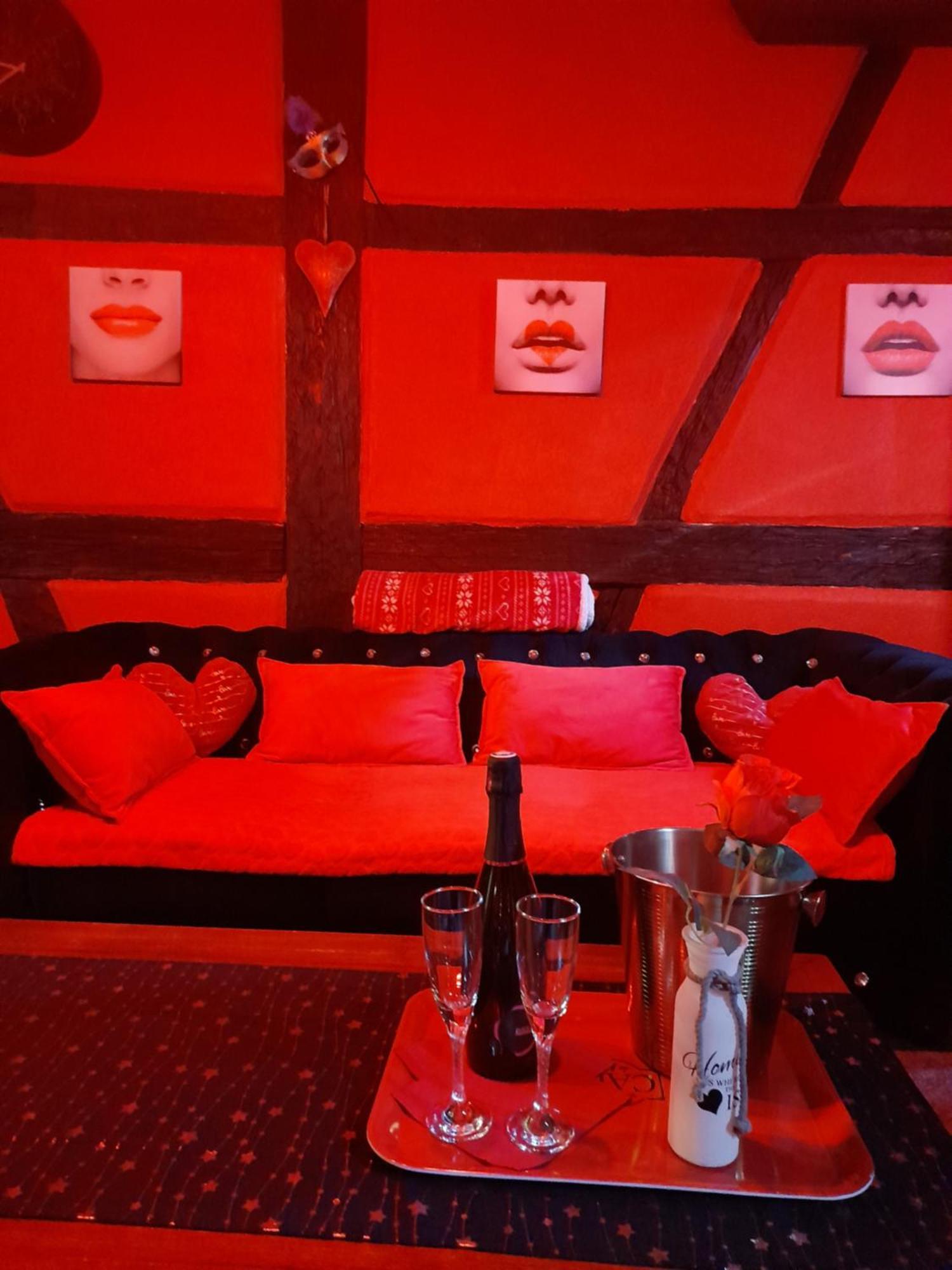 Love Room Le Rouge Et Noir Barr Exterior foto